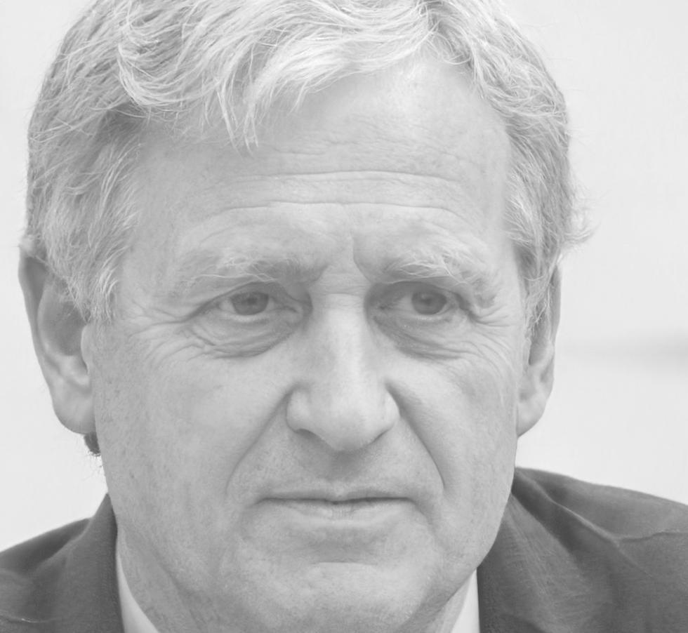 Portret specjalisty ds. automatyzacji raportowania Łukasza Wierzbickiego